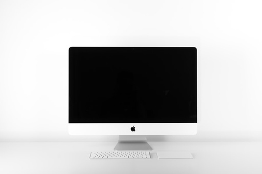 شاشة LG 27 بوصة 4K — بالكرتونة